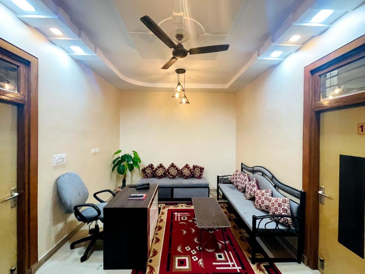 The Sunshine Apartment Агра Екстериор снимка
