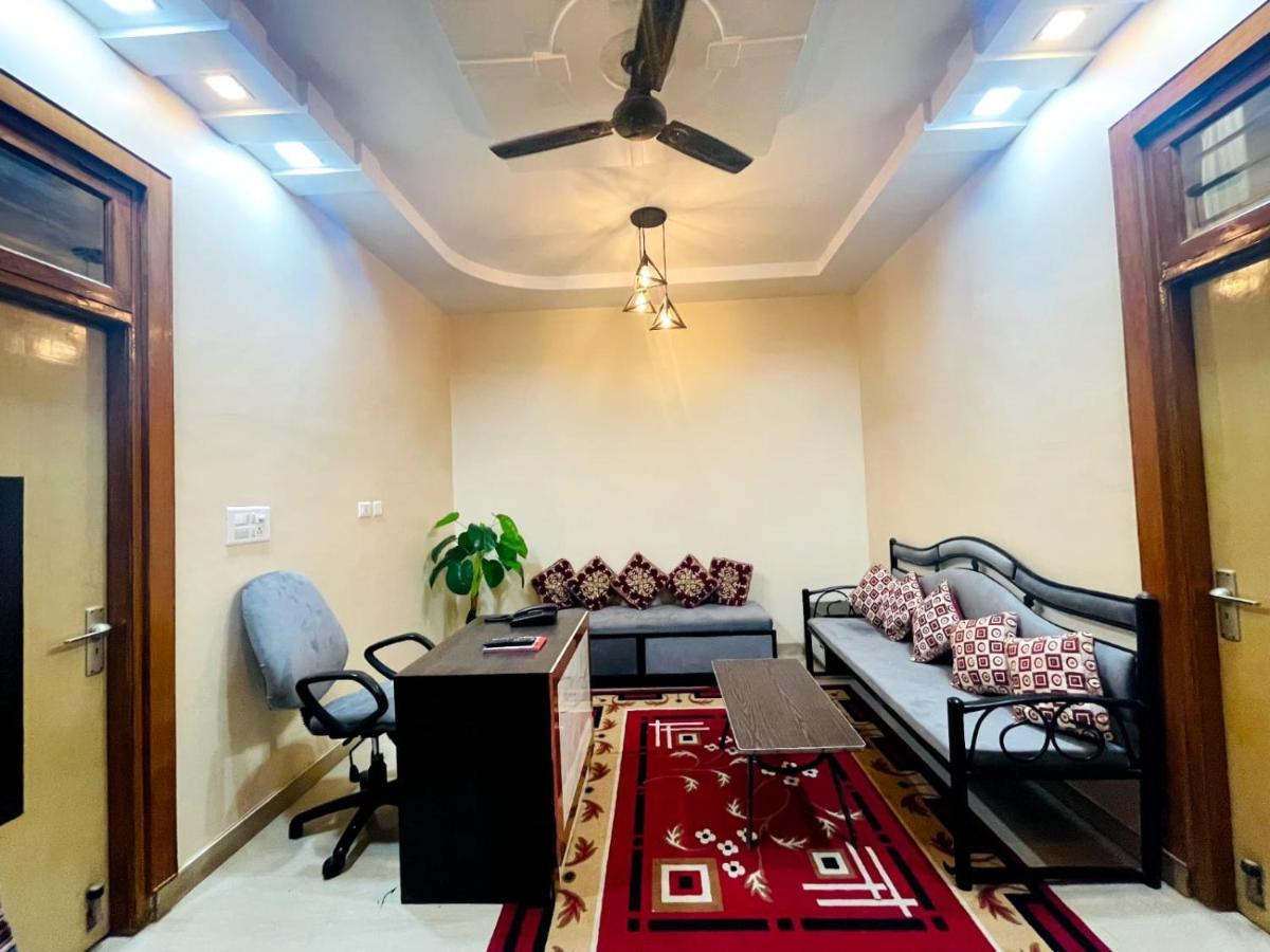 The Sunshine Apartment Агра Екстериор снимка