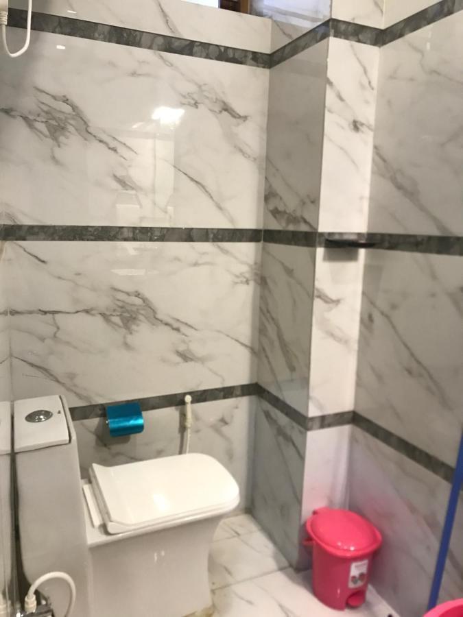 The Sunshine Apartment Агра Екстериор снимка