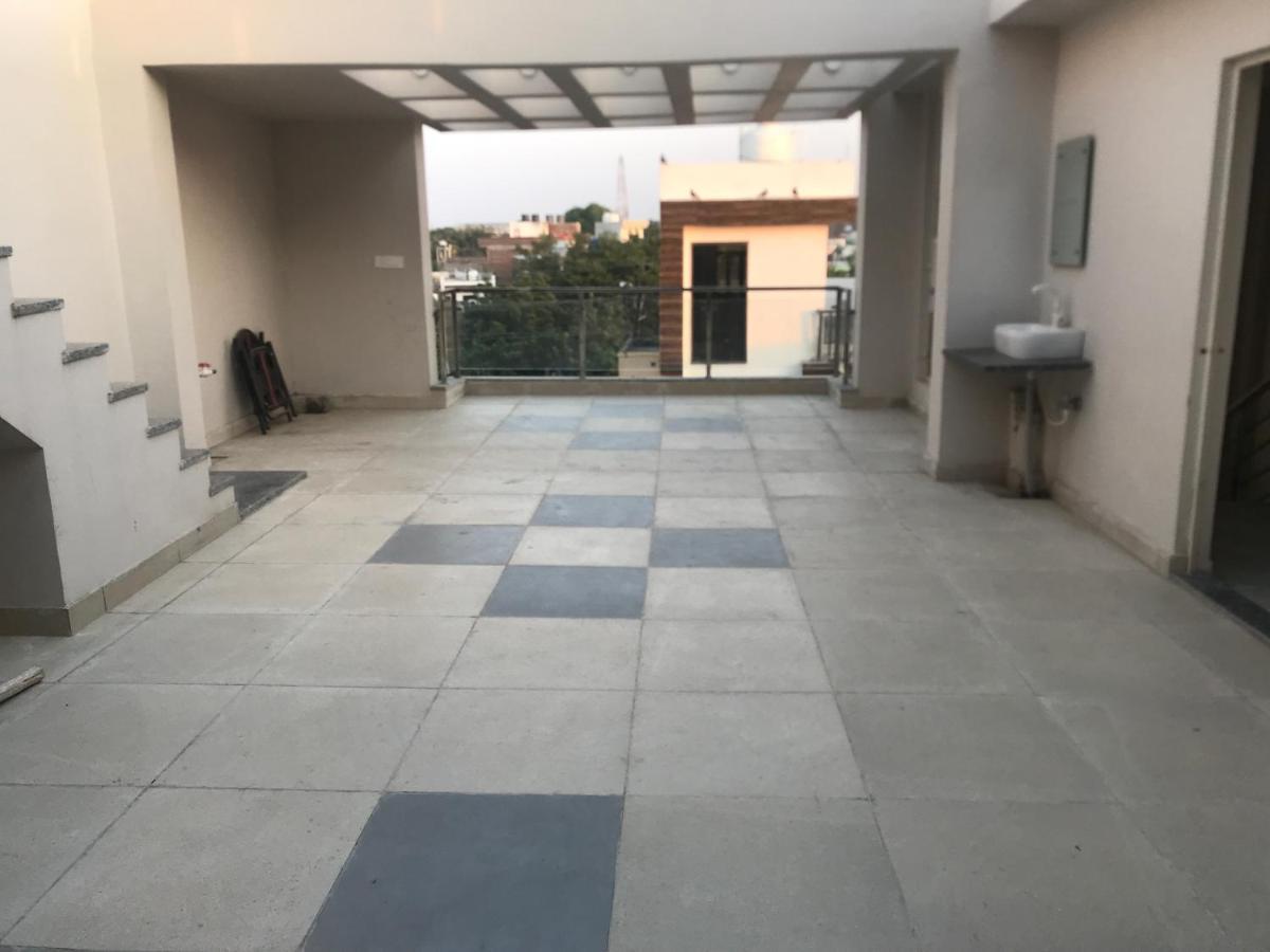 The Sunshine Apartment Агра Екстериор снимка